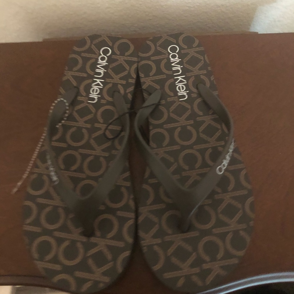 Nwot CK flip flops